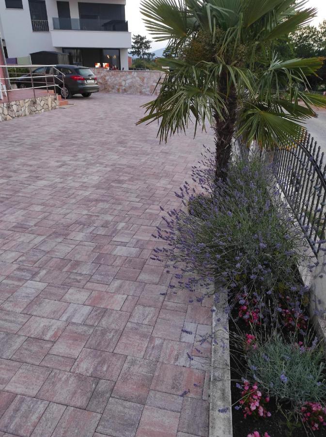 Apartments Mihael Malinska Exterior foto